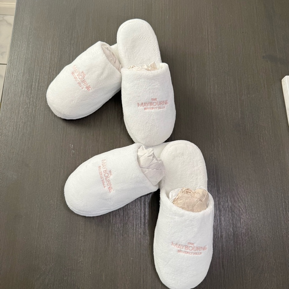 White Maybourne Beverly Hills Slippers 2 Pairs - Picture 2 of 5
